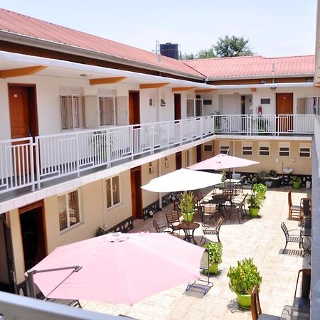 Sandton Hotel Kasese Exterior foto