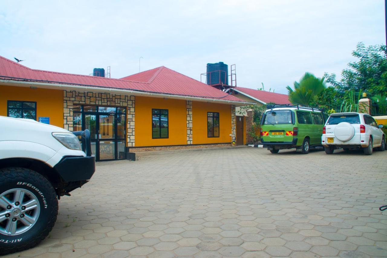 Sandton Hotel Kasese Exterior foto